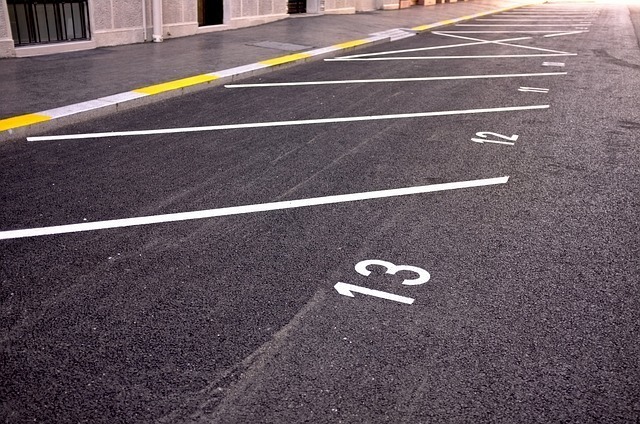 通報 張り紙 レッカー 駐車場への無断駐車に対する対処法をご紹介 セレスティア358